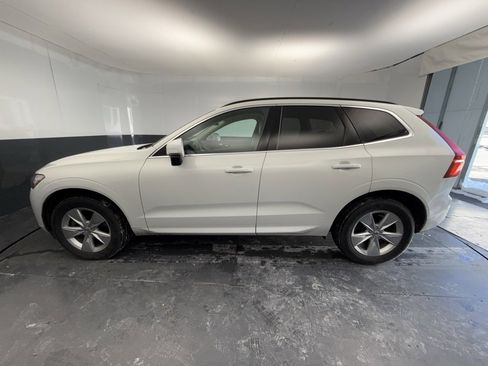 Used 2022 Volvo XC60 B5 Momentum image 9