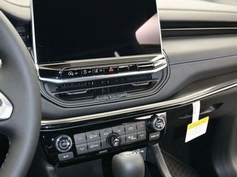 New 2026 Jeep Compass Latitude image 16