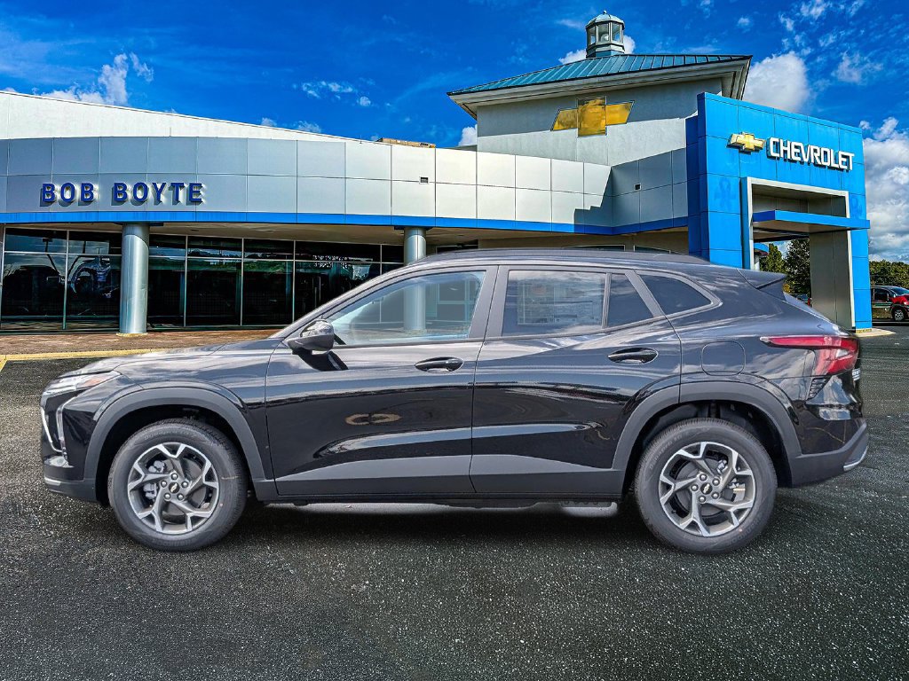 New 2026 Chevrolet Trax LT w/ LT Convenience Package FWD image 2