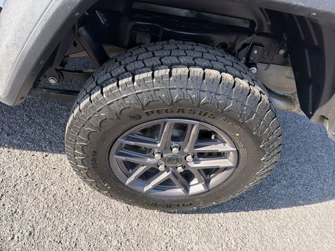 Used 2025 Jeep Gladiator Sport AWD/4WD image 12