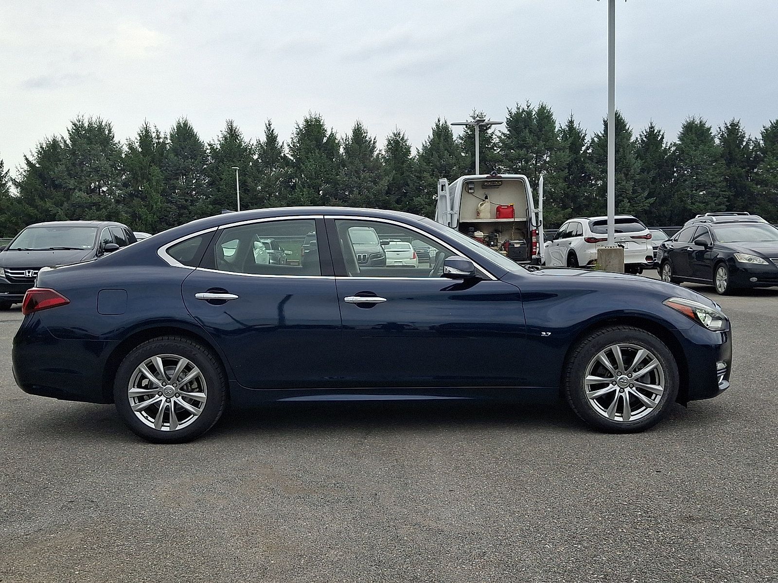 Used 2015 INFINITI Q70 3.7 AWD/4WD image 12