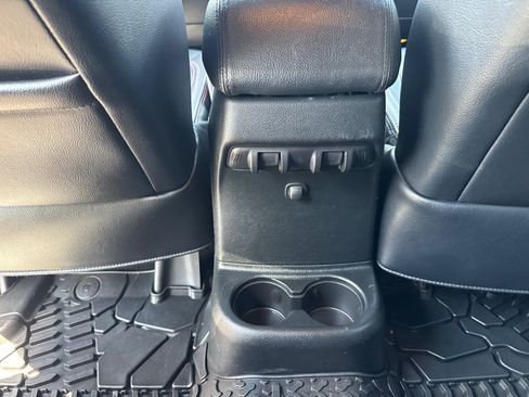 Used 2017 Jeep Wrangler Unlimited Rubicon AWD/4WD image 7
