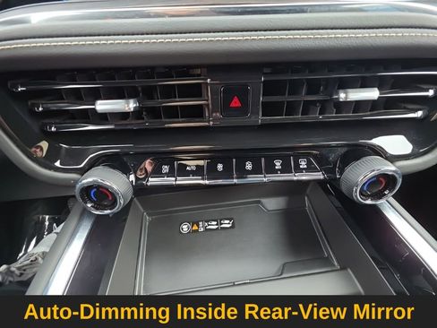 Used 2025 Chevrolet Suburban Premier image 26