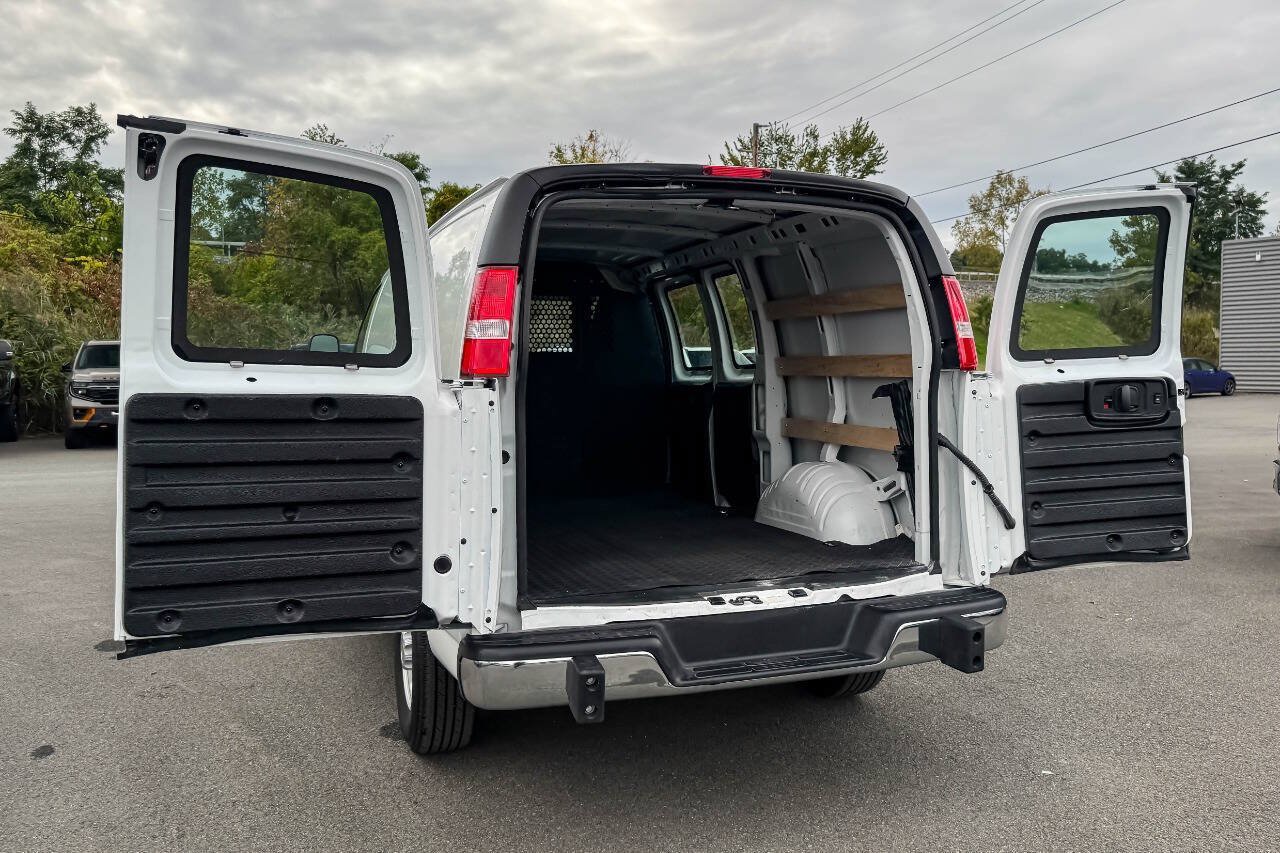 Used 2025 Chevrolet Express 2500 w/ Driver Convenience Package RWD image 17