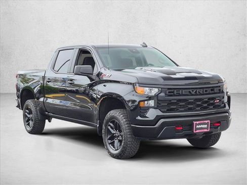 Used 2025 Chevrolet Silverado 1500 Custom Trail Boss AWD/4WD image 4