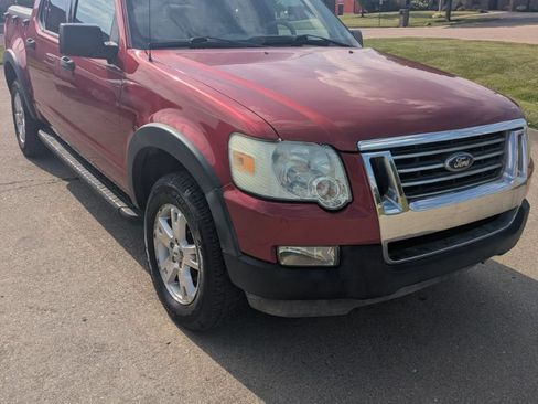 Used 2007 Ford Explorer Sport Trac XLT AWD/4WD image 4
