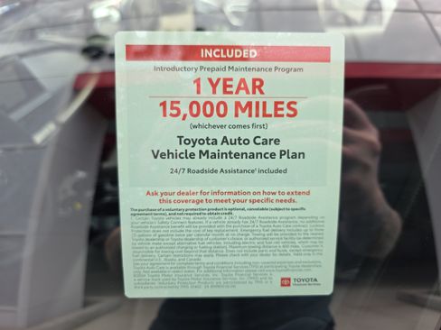 Used 2025 Toyota Prius XLE AWD/4WD image 4