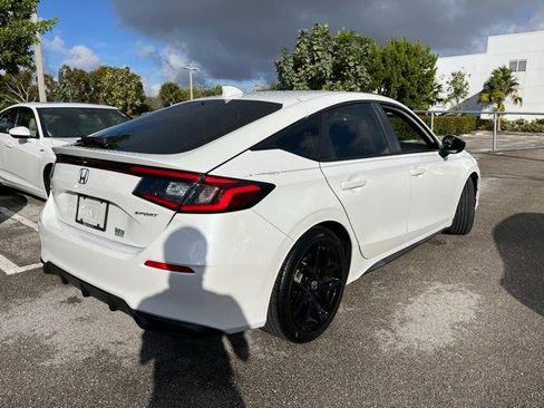 Used 2023 Honda Civic Sport image 4