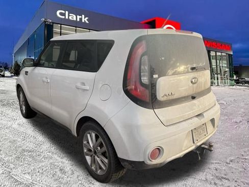 Used 2017 Kia Soul + image 4
