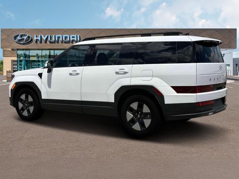 Used 2025 Hyundai Santa Fe SEL FWD image 4