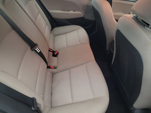 Used 2019 Hyundai Elantra SE image 19