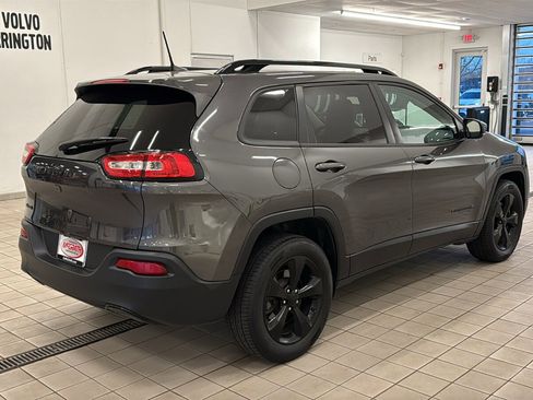 Used 2017 Jeep Cherokee Limited image 5