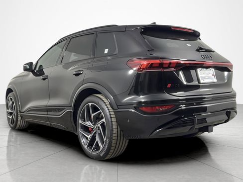 Certified 2025 Audi SQ6 e-tron Prestige w/ 21" Black Optic Wheel Package image 3