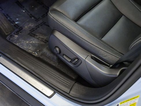 Certified 2025 Volvo XC40 B5 Ultra w/ Climate Package image 22