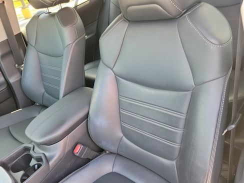 Used 2021 Toyota RAV4 XLE Premium FWD image 7