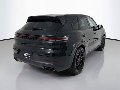 Used 2024 Porsche Cayenne AWD/4WD image 27