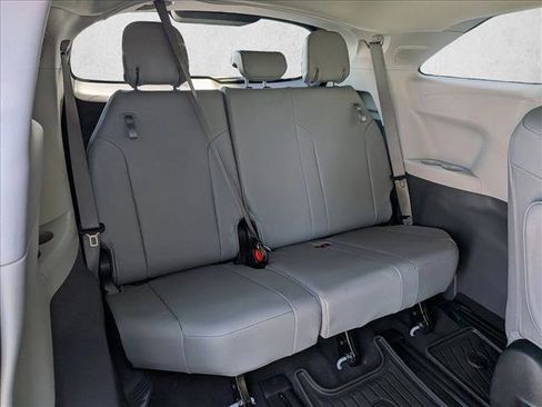 Certified 2022 Toyota Sienna XLE w/ XLE Plus Package FWD image 20