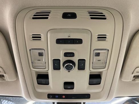 Used 2021 GMC Yukon Denali w/ Denali Premium Package image 33