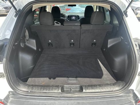Used 2020 Jeep Cherokee Latitude FWD image 31