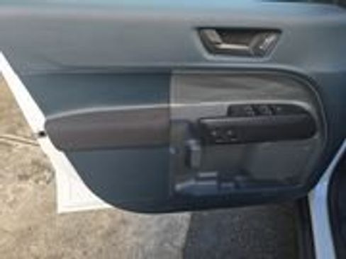 Used 2025 Ford Maverick XL image 9