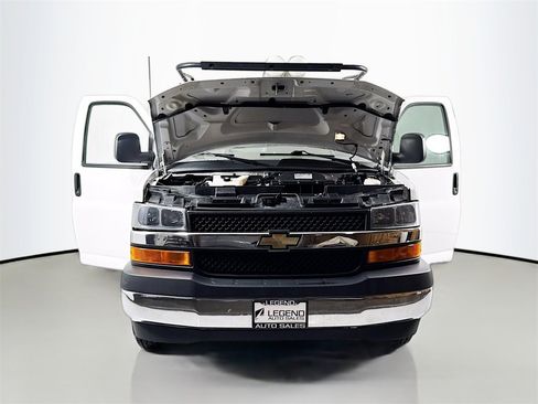 Used 2021 Chevrolet Express 3500 w/ Driver Convenience Package image 16