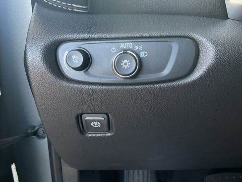 Used 2025 Chevrolet Blazer LT FWD image 19