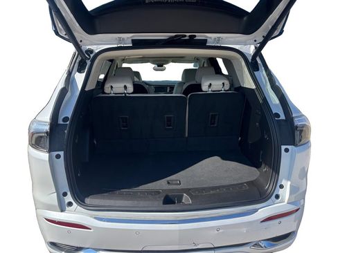 Used 2022 Buick Enclave Avenir FWD image 11
