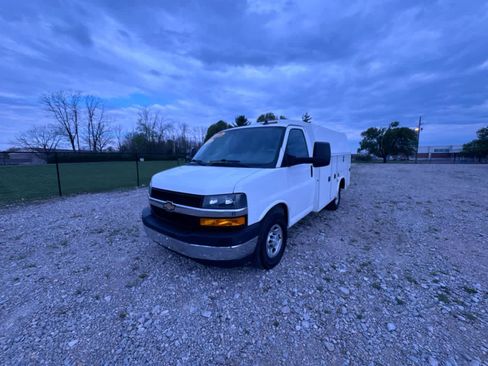 Used 2023 Chevrolet Express 3500 w/ Power Convenience Package RWD image 4
