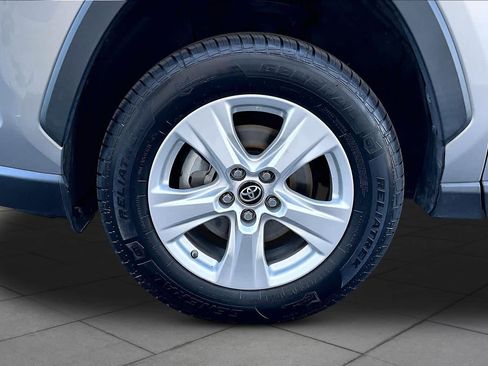 Used 2019 Toyota RAV4 XLE image 11