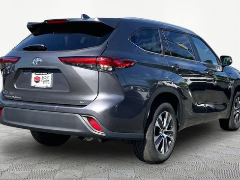 Used 2023 Toyota Highlander XLE image 5
