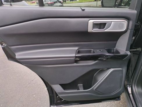 Used 2023 Ford Explorer Platinum w/ Technology Package AWD/4WD image 29