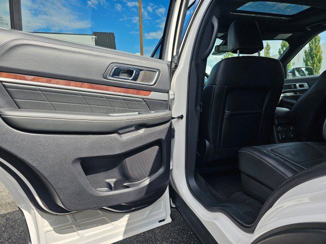 Used 2019 Ford Explorer Platinum AWD/4WD image 23