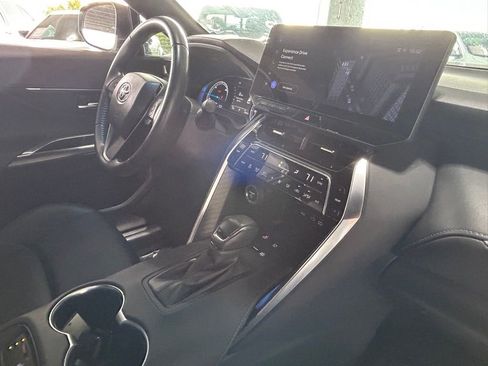 Used 2024 Toyota Venza LE image 35