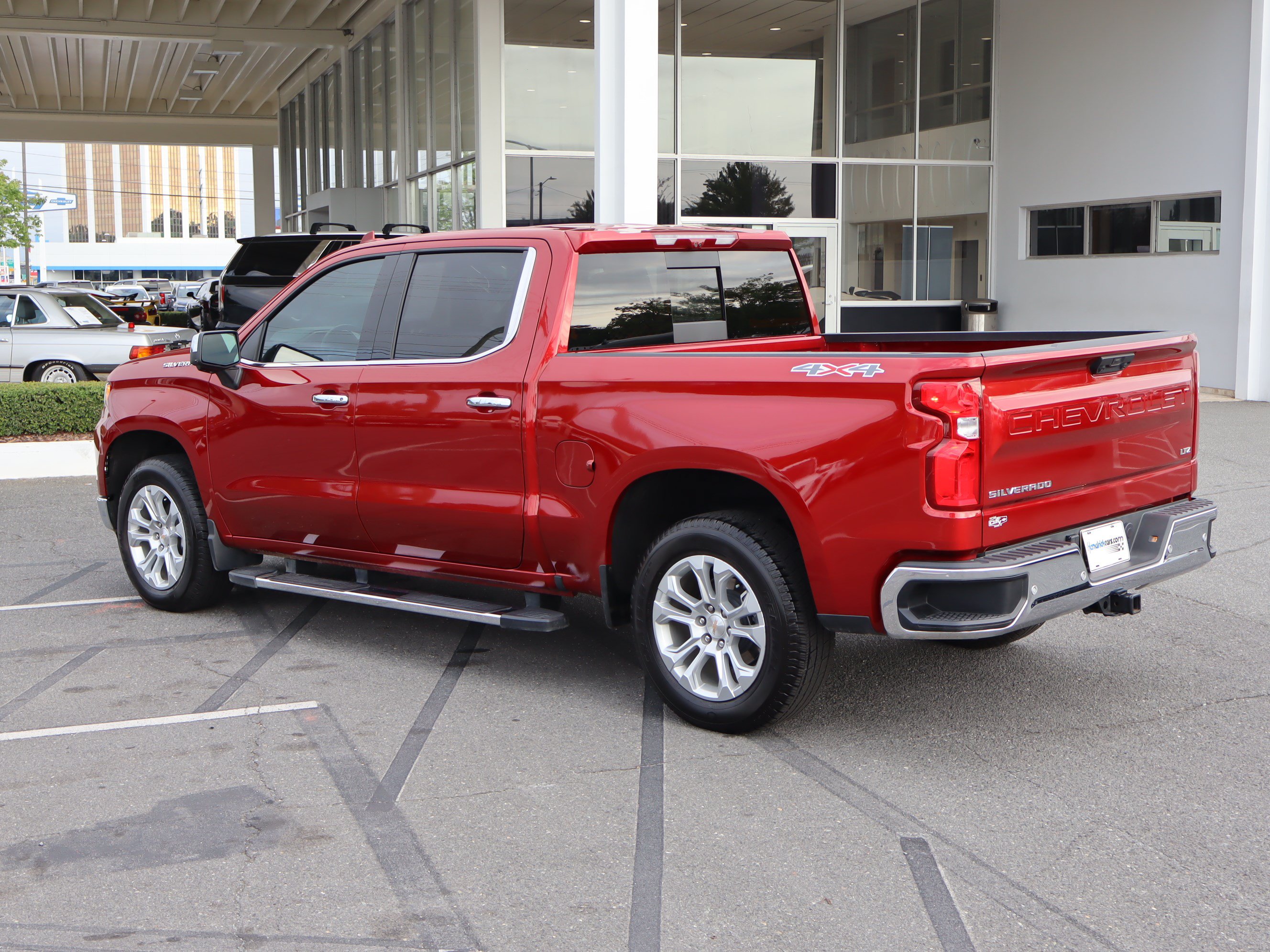 Used 2025 Chevrolet Silverado 1500 LTZ w/ LTZ Premium Package AWD/4WD image 8