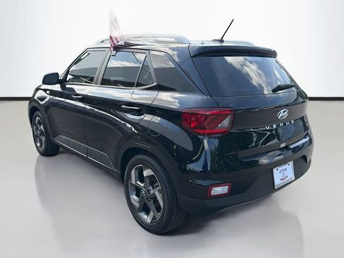 Used 2024 Hyundai Venue SEL FWD image 5