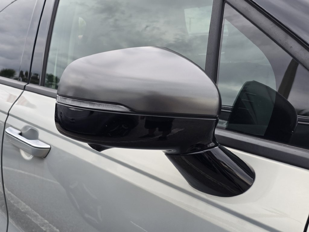 Certified 2025 Kia Carnival SX Prestige FWD image 10