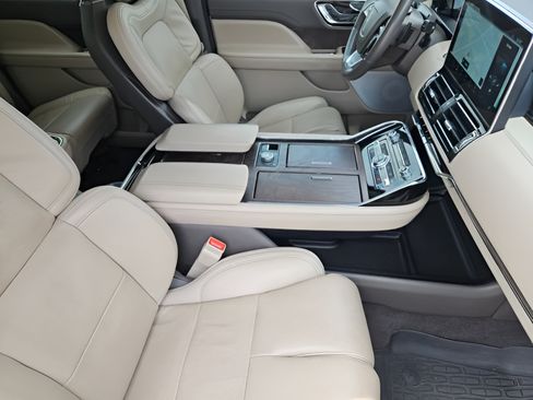 Used 2024 Lincoln Navigator L Reserve AWD/4WD image 12