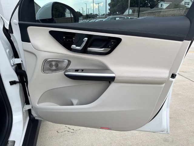 Used 2025 Mercedes-Benz GLC 300 4MATIC image 14