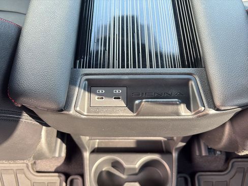 Used 2025 Toyota Sienna XSE AWD/4WD image 32