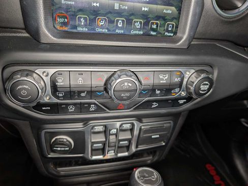 Used 2018 Jeep Wrangler Unlimited Sahara AWD/4WD image 24