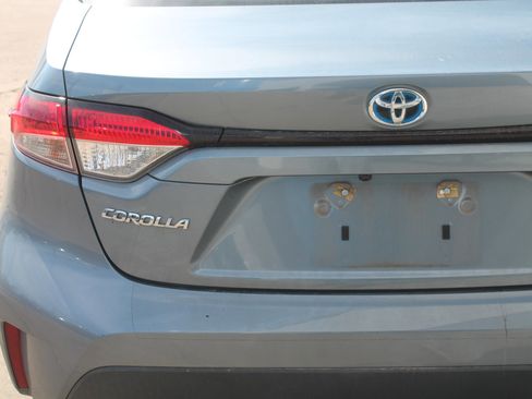 Used 2021 Toyota Corolla LE image 4