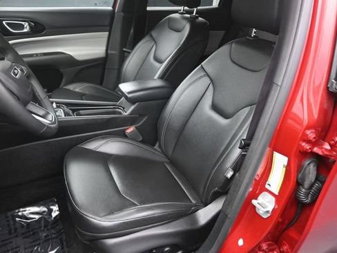 Used 2025 Jeep Compass Limited AWD/4WD image 15