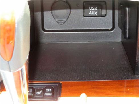 Used 2011 Toyota Camry XLE w/ XLE Extra-Value Pkg #2 FWD image 9