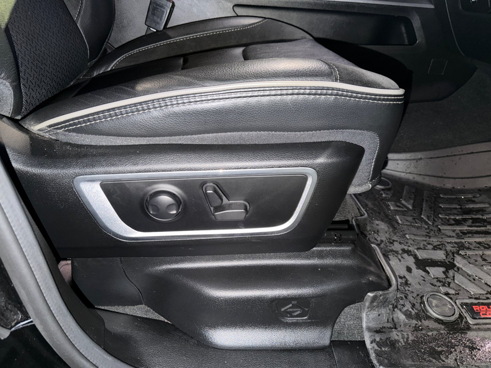 Used 2023 RAM 1500 Laramie AWD/4WD image 31