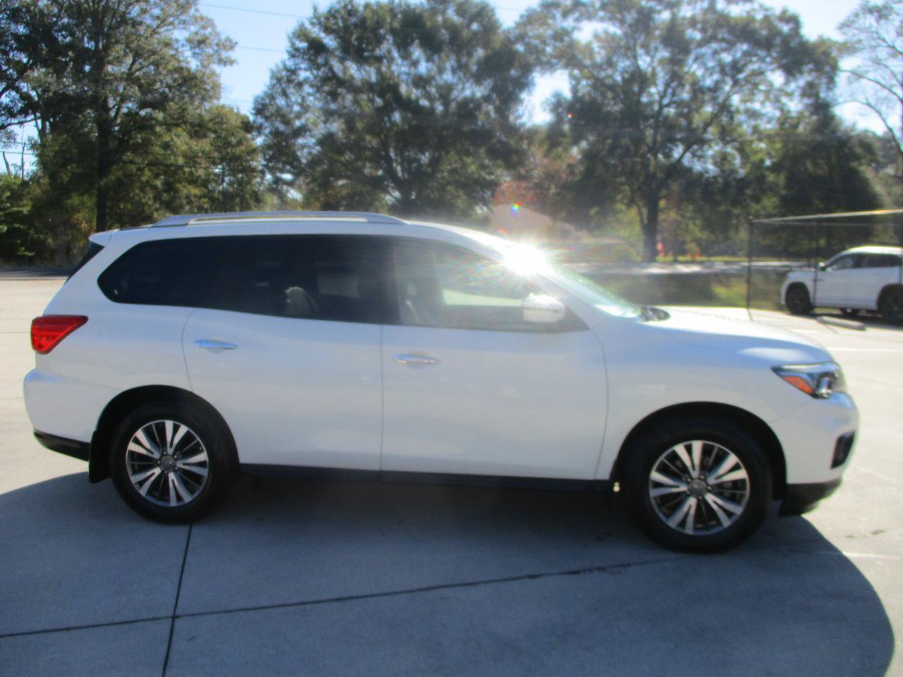 Used 2019 Nissan Pathfinder SL FWD image 25