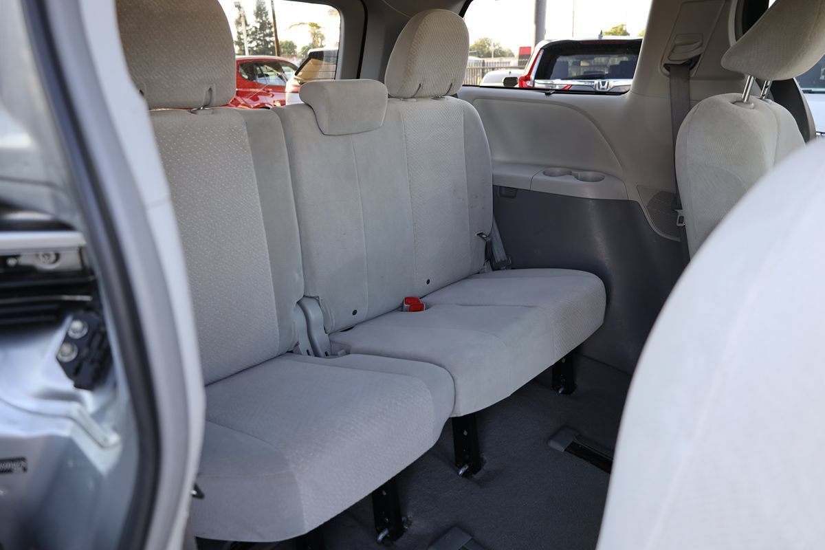 Used 2011 Toyota Sienna LE AWD/4WD image 16