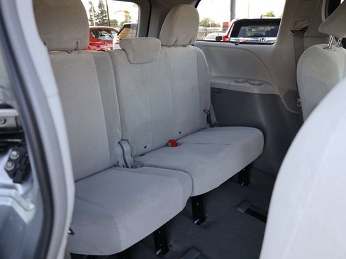 Used 2011 Toyota Sienna LE AWD/4WD image 16