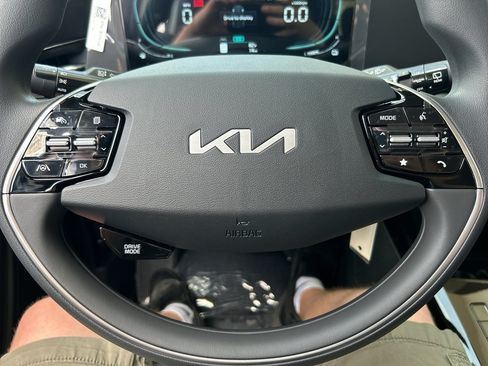 New 2026 Kia Niro LX FWD image 23