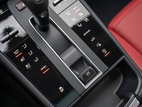 New 2026 Porsche Macan AWD/4WD image 20