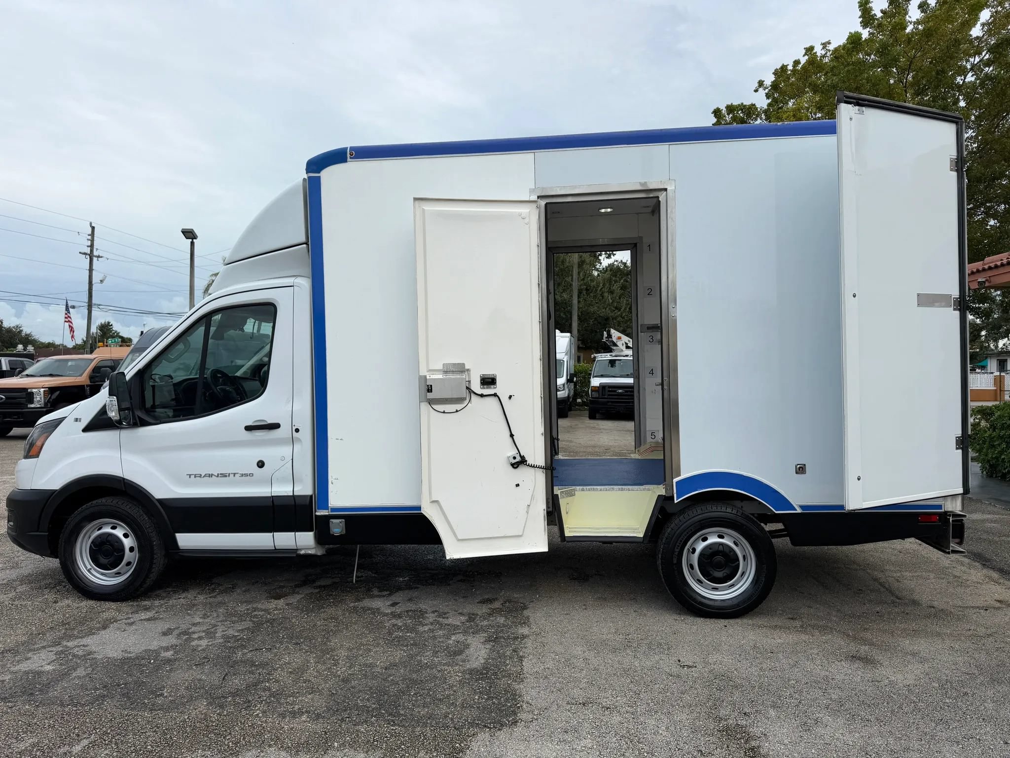 Used 2022 Ford Transit 350 w/ Upfitter Package RWD image 9